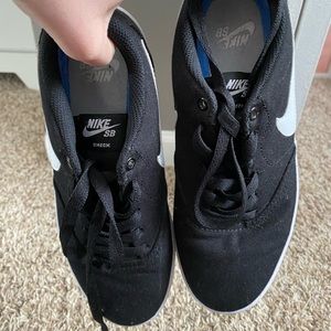 black nike sb shoes